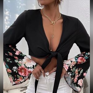Black Floral Print Flounce Sleeve Knot Front Crop Top size Large 💐🌺
